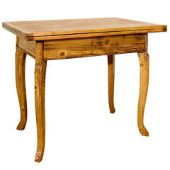 Swivel-top table