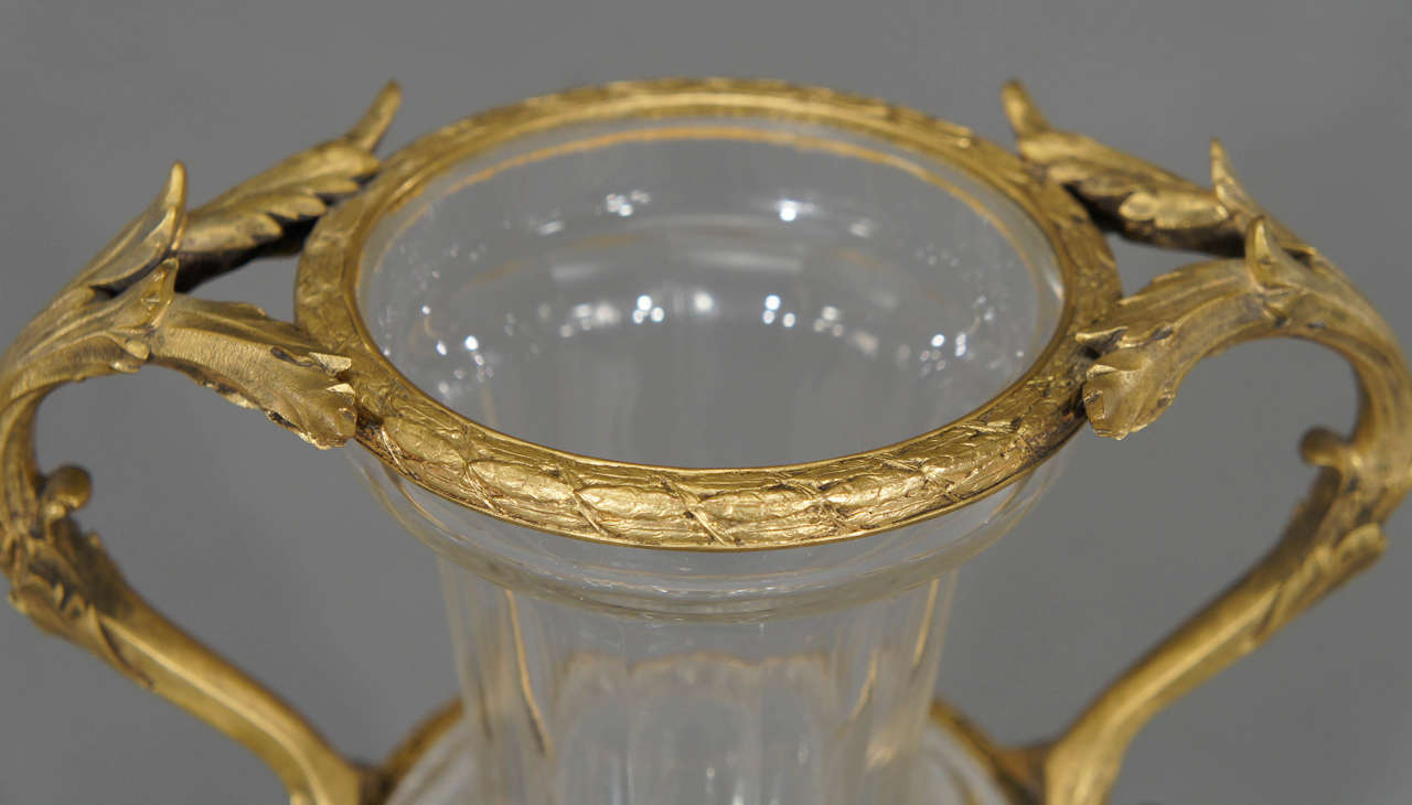 Paire de vases Baccarat en cristal soufflé à la main avec  Gravure à la molette et bronze Mo Excellent état - En vente à Great Barrington, MA
