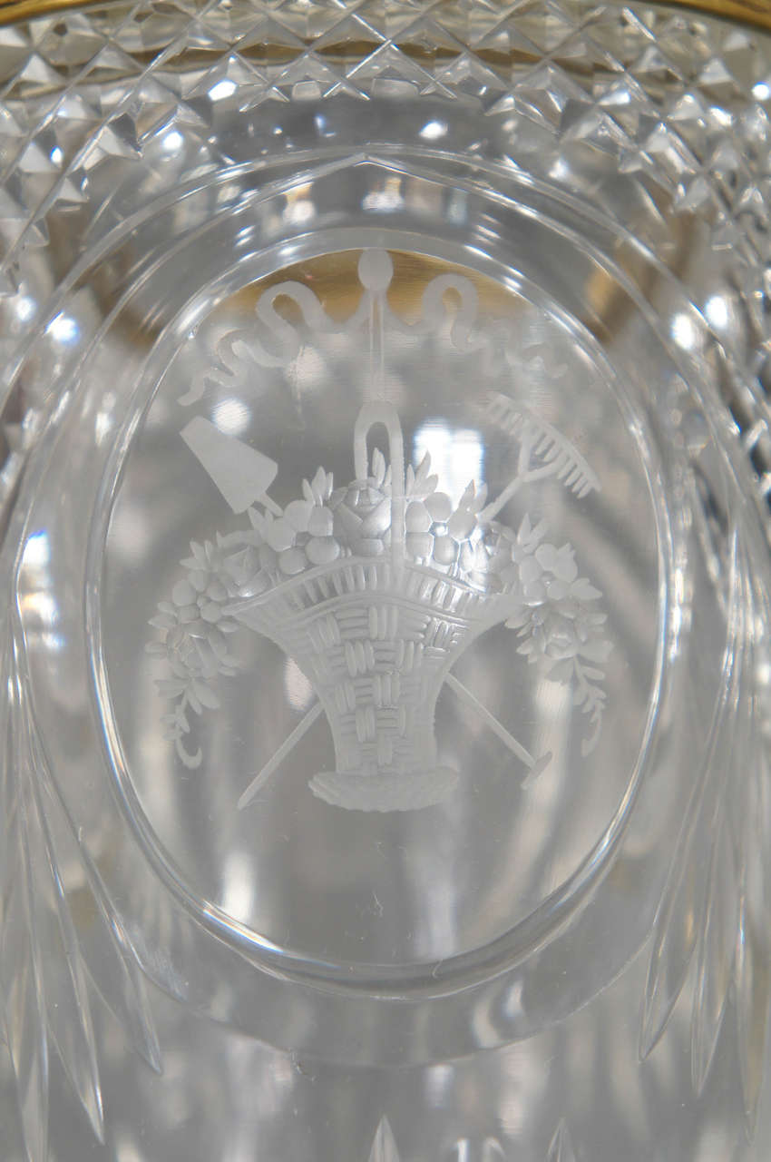 XIXe siècle Paire de vases Baccarat en cristal soufflé à la main avec  Gravure à la molette et bronze Mo en vente