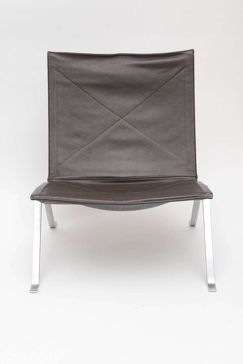 A clean example of a classic design by 
Poul Kjaerholm, seat height 13