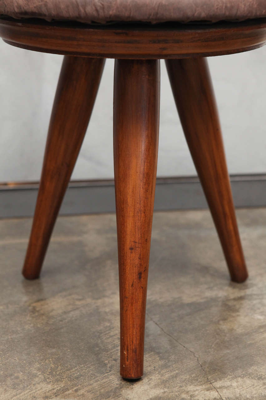 Mid-Century Modern Tripod Swivel Stool with Brown Leather Upholstery In Good Condition In Culver City, CA