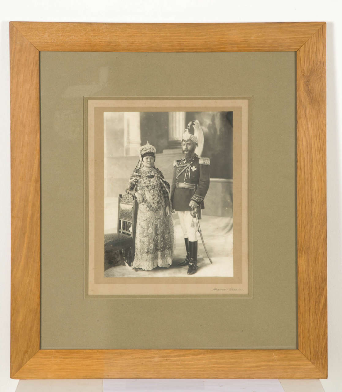 Photography of Maharaja Bhim Shamsher Jang Bahadur Rana (1865-1932) and his wife. Portrait of the couple in the 1910-1920 years. Vintage print, beautiful platinum print.
Pencil signature Herzog & Higgins in the lower right of the mounting below