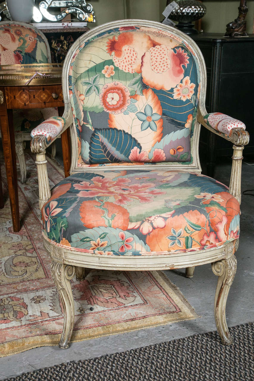 Hollywood Regency Set of Four Carved and Paint Decorated Fauteuils by Jansen Turned Carved Legs