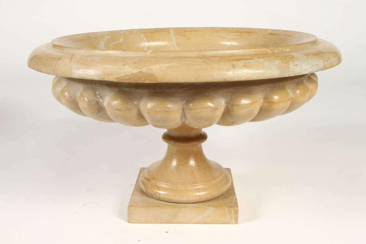 19th Century Pair of Neoclassical Style Veined Caramel Colored Marble Tazzas