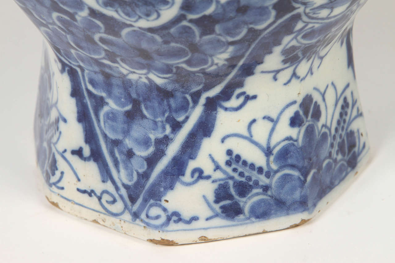 18th Century Delft Vase In Good Condition For Sale In Los Angeles, CA
