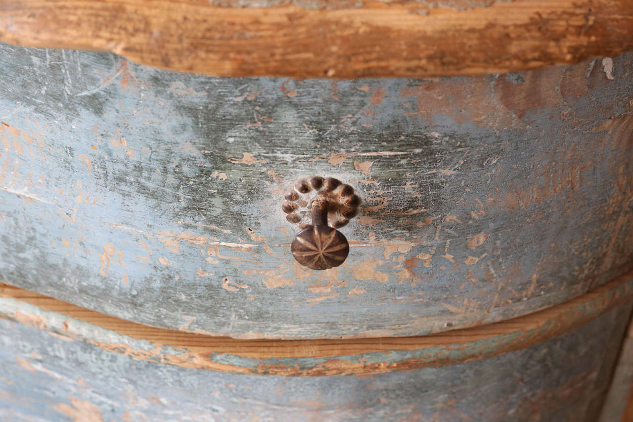 18th Century Swedish Serpentine Commode In Excellent Condition In Houston, TX