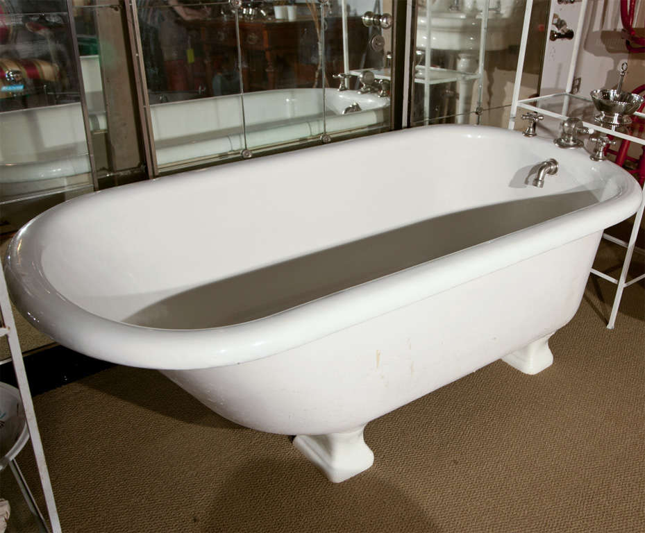 American Rare Bath Tub on Earthenware Bracket Feet