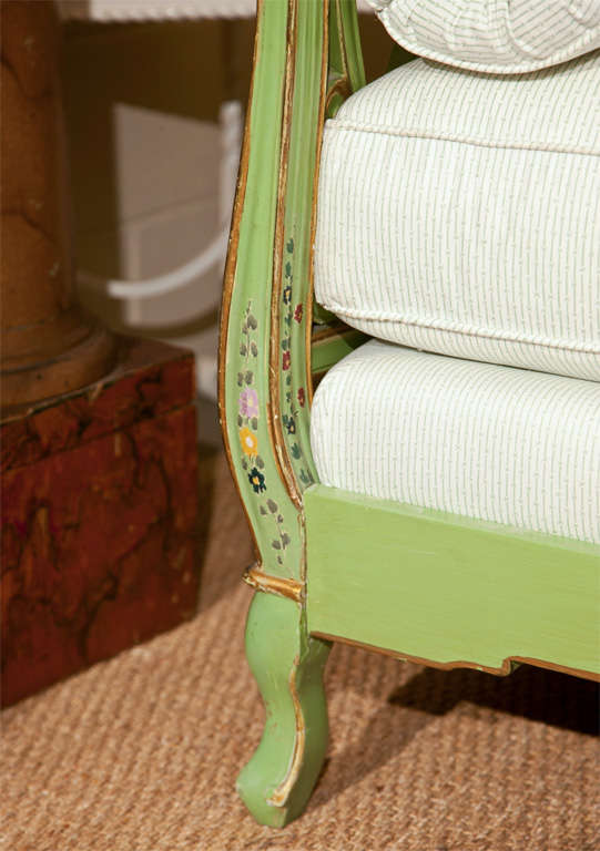 Painted Italian Style Daybed In Excellent Condition In Stamford, CT