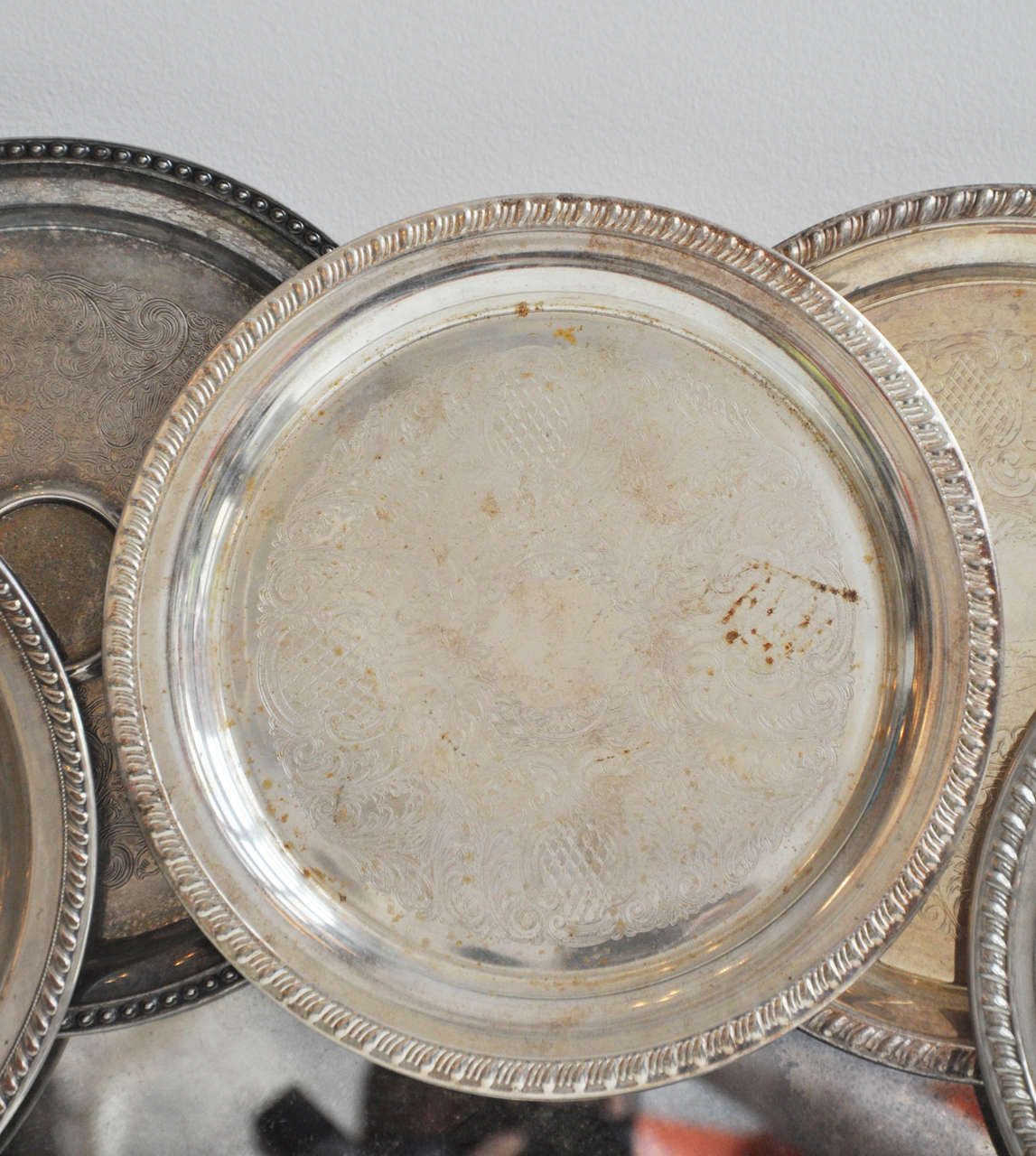 Antique Round Mirror of Plates For Sale 3