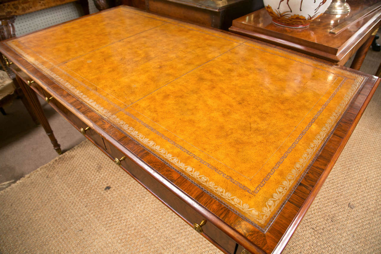 Sheraton Style Leather Top Writing Table In Good Condition In Woodbury, CT