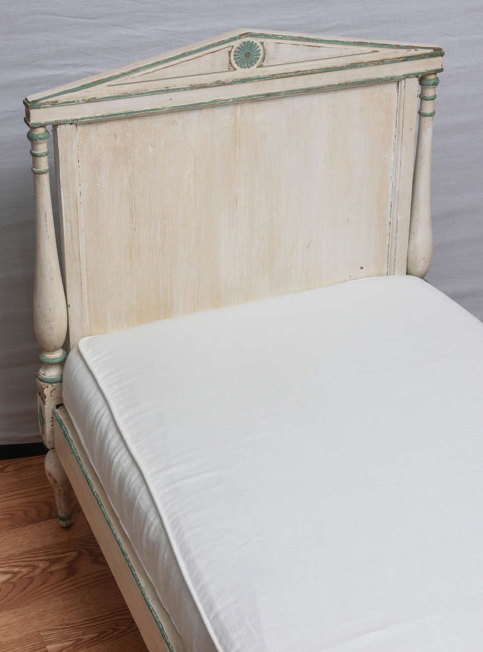 19th Century Gustavian Painted Daybed In Good Condition In West Palm Beach, FL