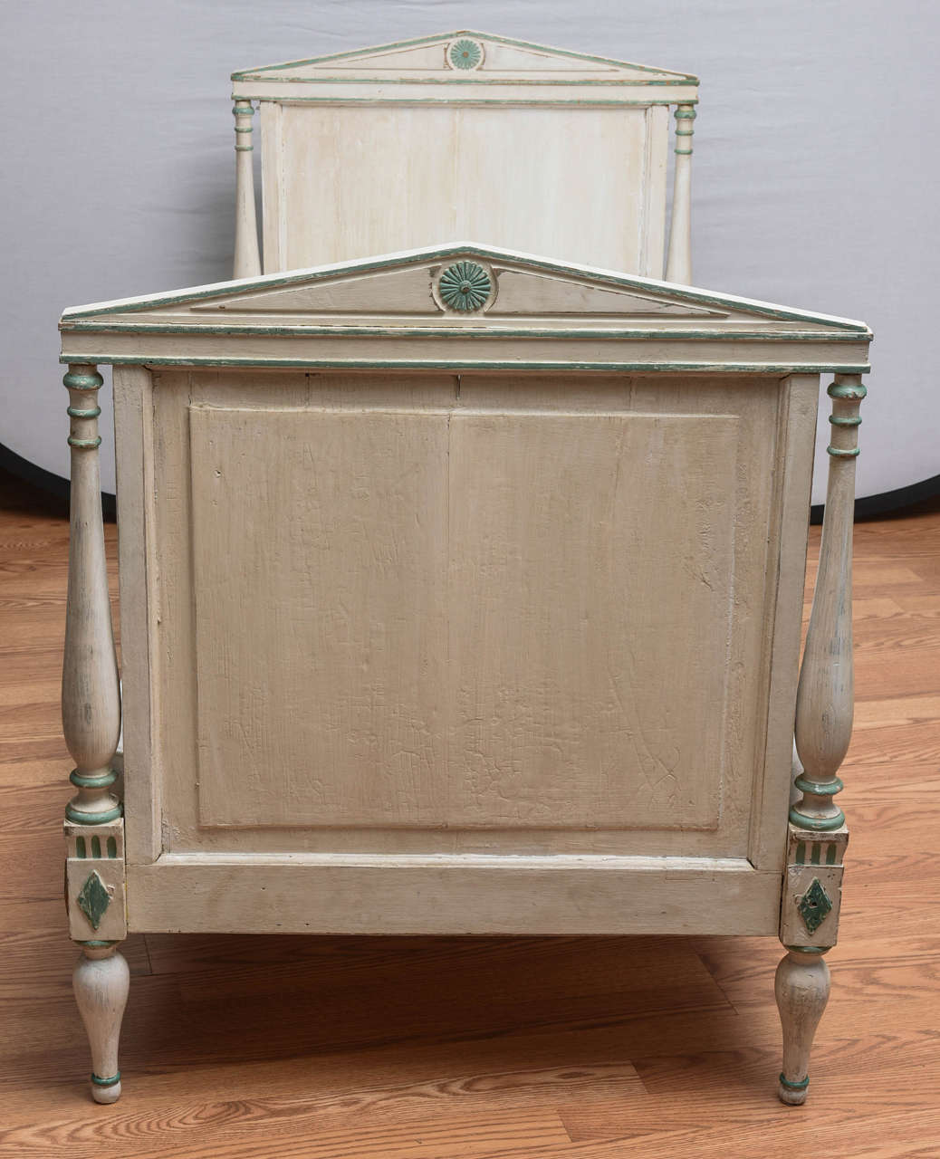 19th Century Gustavian Painted Daybed 1