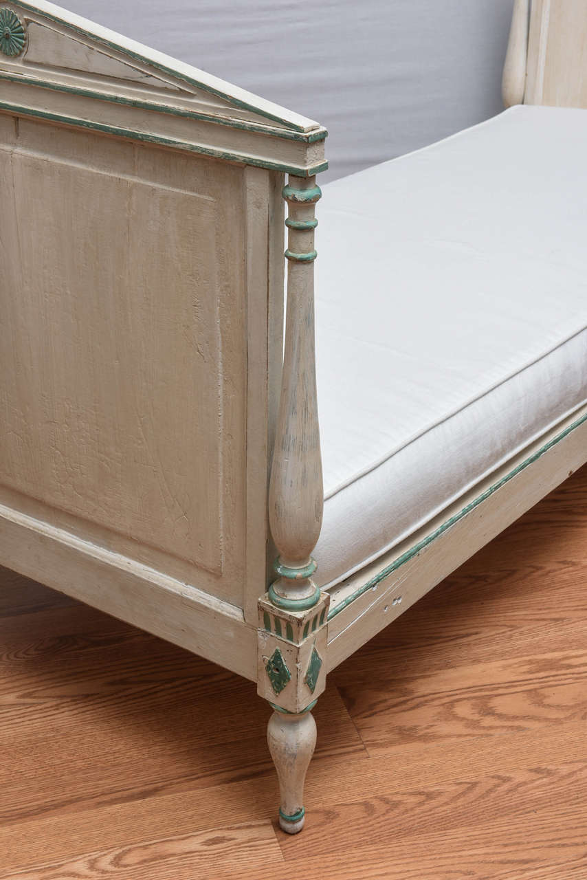 19th Century Gustavian Painted Daybed 5