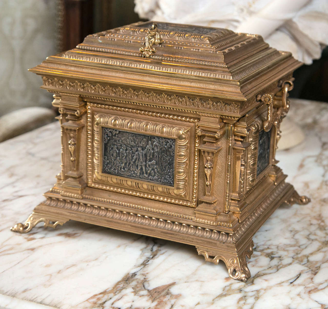 Gilt Bronze Jewelry Casket In Excellent Condition For Sale In Woodbury, CT