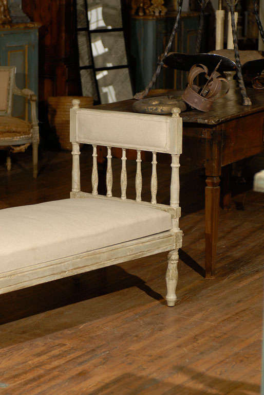 Mid-19th Century Swedish Gustavian Style Daybed In Good Condition In Atlanta, GA
