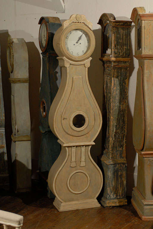 Swedish 19th Century Mora Style Clock with Stylized Ribbons 4