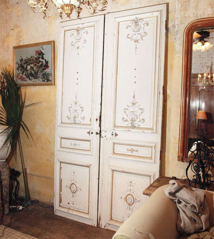 Pair Of 19th Century Grandiose Painted Chateau Doors For Sale 7