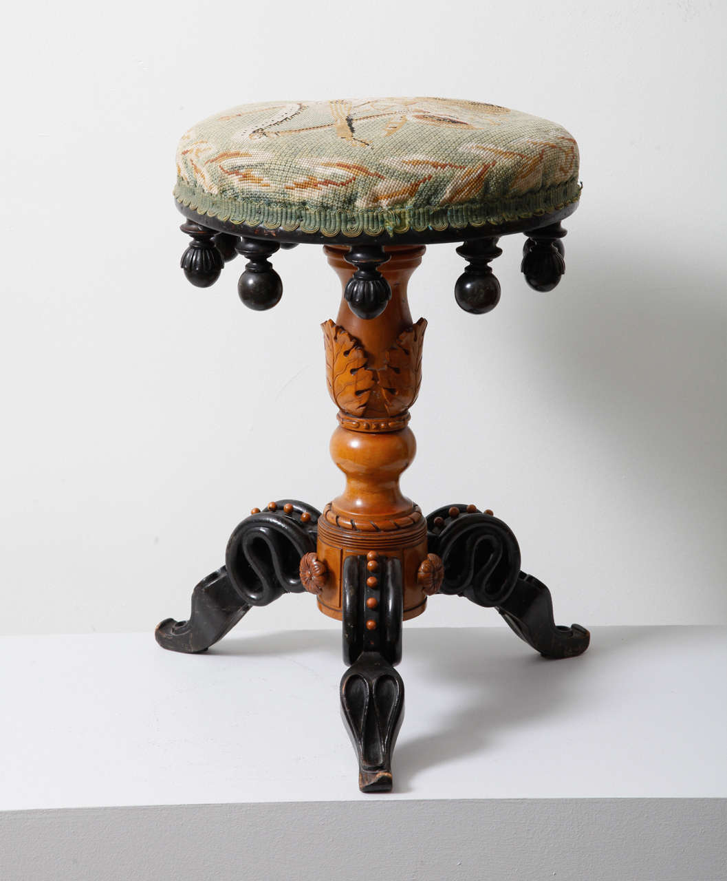 Napoleon III adjustable swivel piano-stool In Good Condition In Brussels & Antwerp, BE