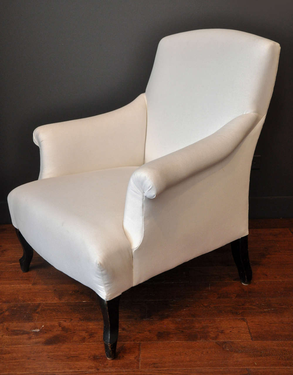 Pair of Upholstered French Chairs In Excellent Condition In Chicago, IL