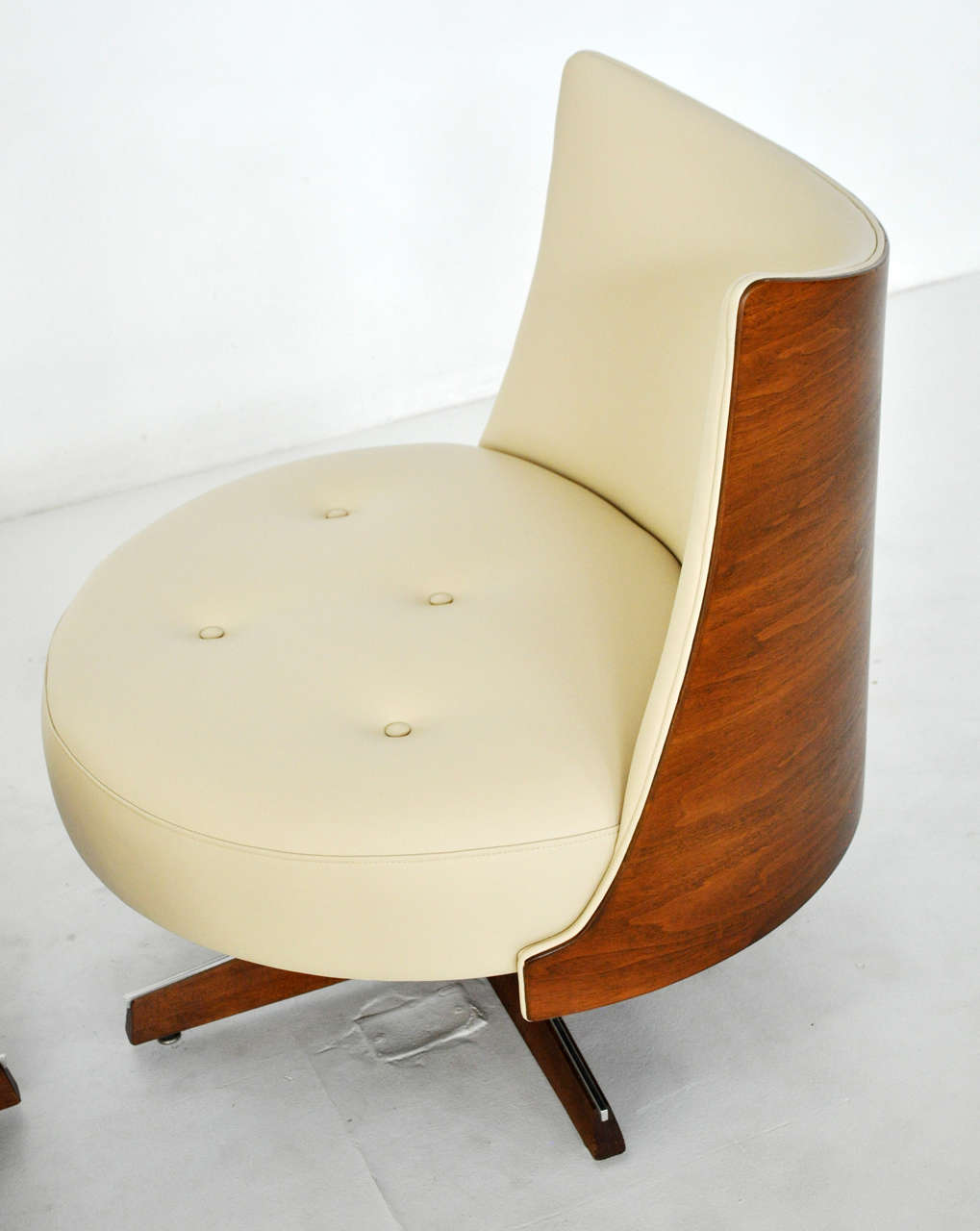 Mid-20th Century Plycraft Lounge Chair with Ottoman