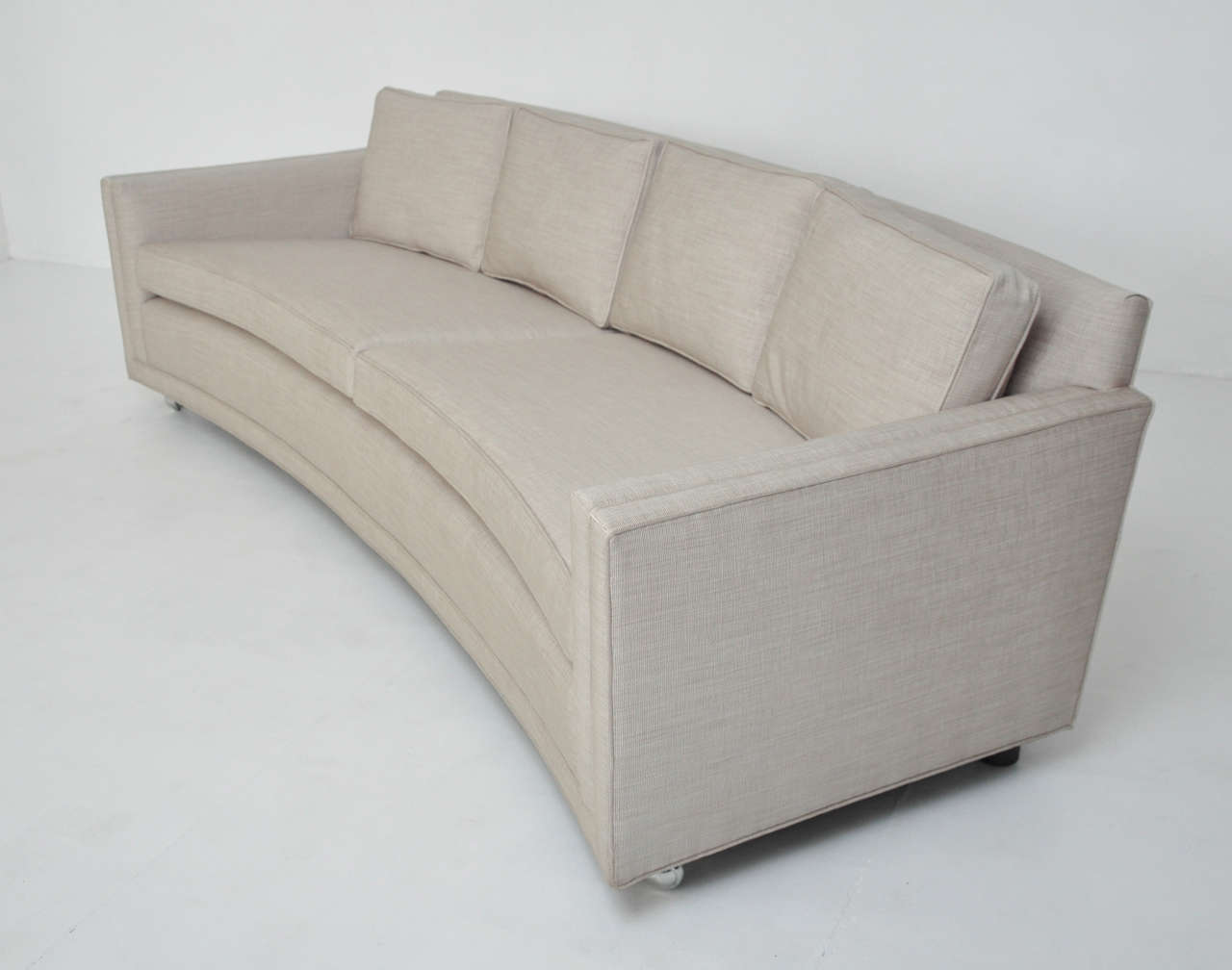Dunbar Curved Sofa by Edward Wormley In Excellent Condition In Chicago, IL