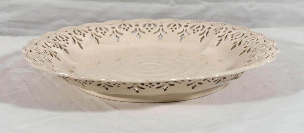 Pair of 18th Century Reticulated Leeds Pottery Creamware Dishes In Excellent Condition In Katonah, NY