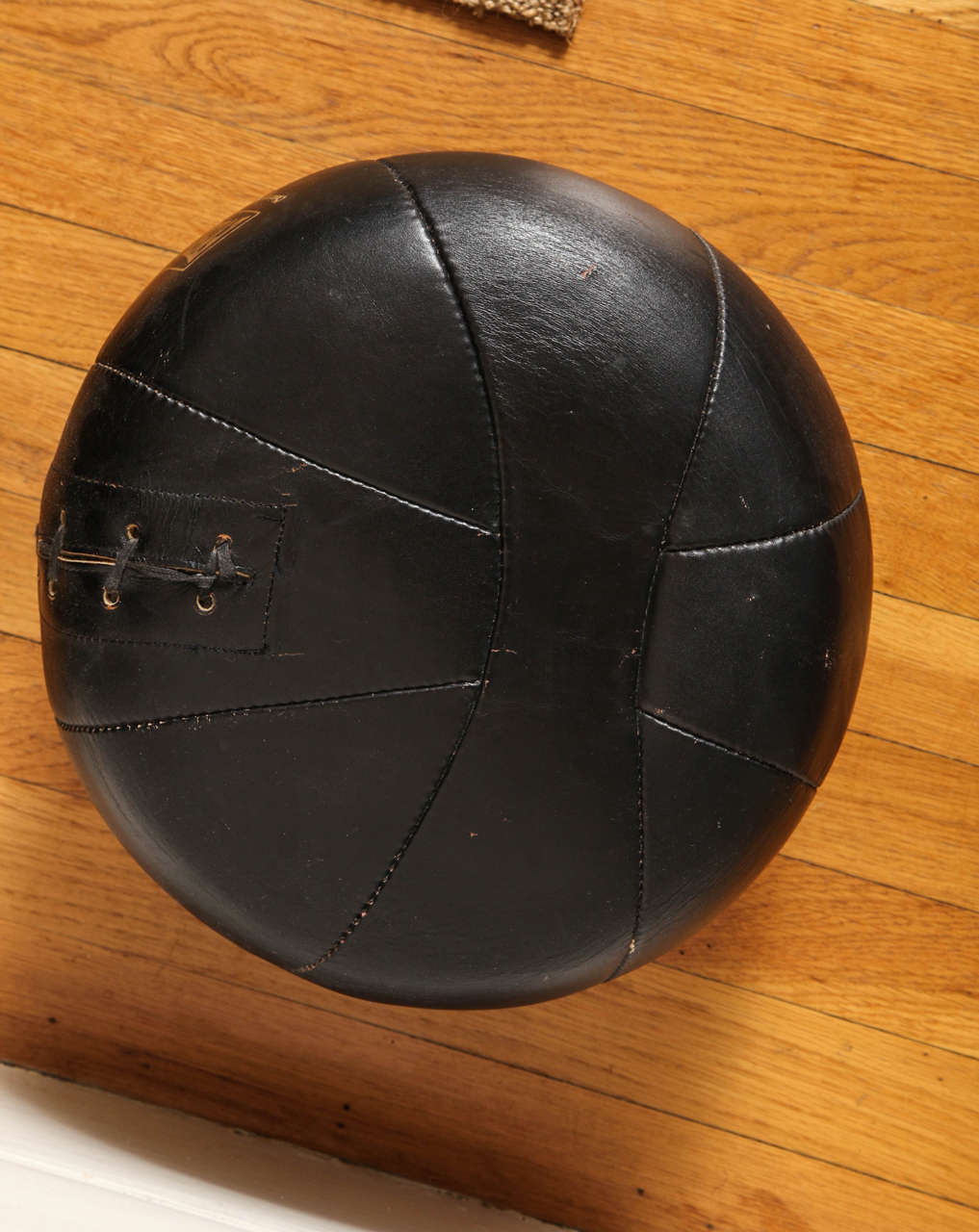 Vintage Everlast Leather Medicine Ball In Excellent Condition In Chicago, IL