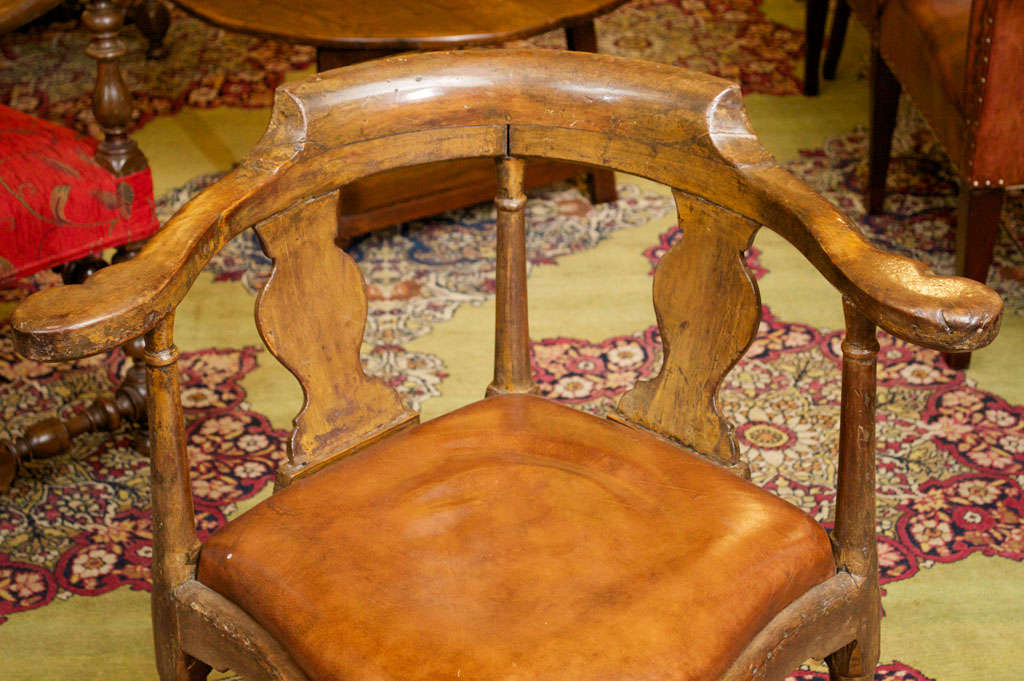 18th Century Italian Walnut Corner Chair with Leather Drop Seat, circa 1780