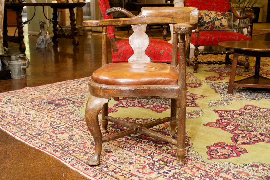 Italian Walnut Corner Chair with Leather Drop Seat, circa 1780 2