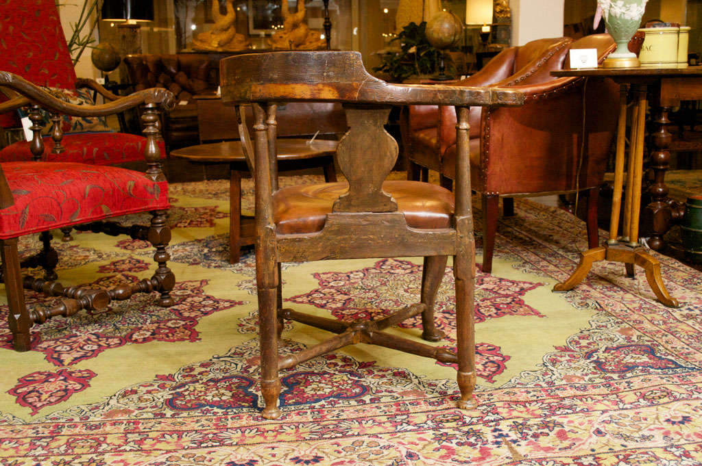 Italian Walnut Corner Chair with Leather Drop Seat, circa 1780 5