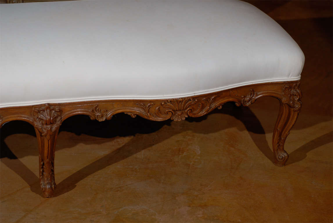 19th Century French Louis XV Walnut Banquette 5