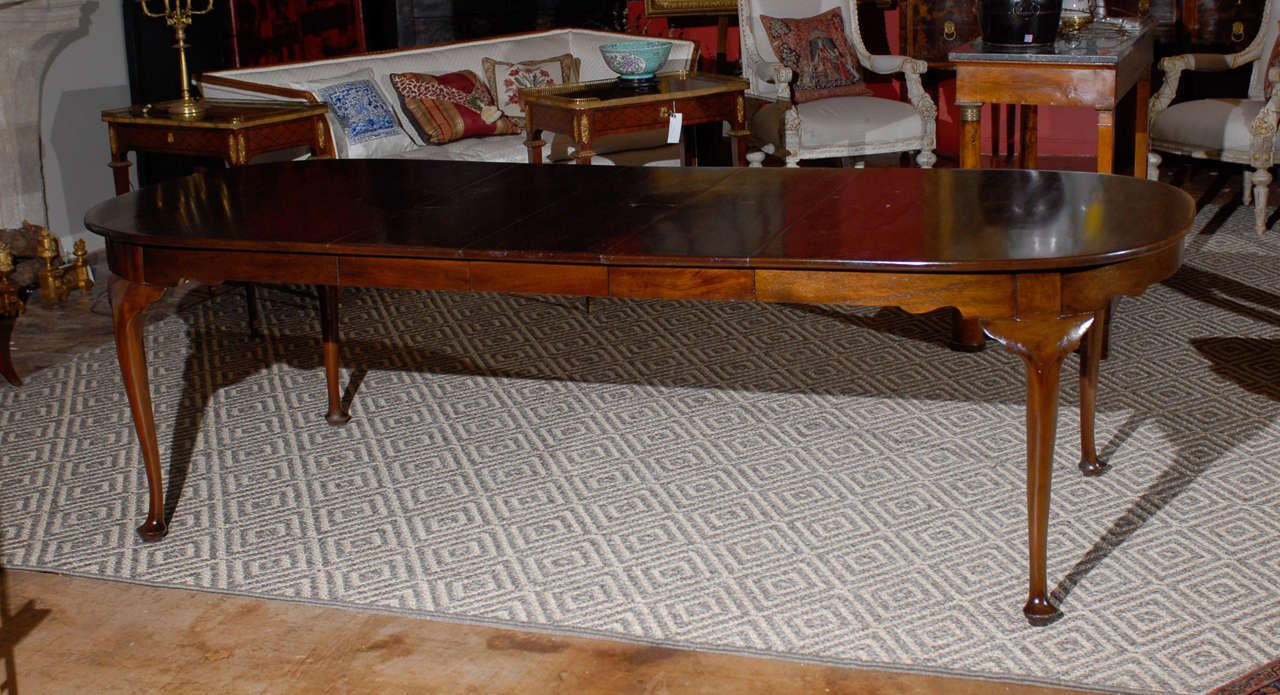 Beautiful Queen Anne style dining table with three leaves on cabriole legs.