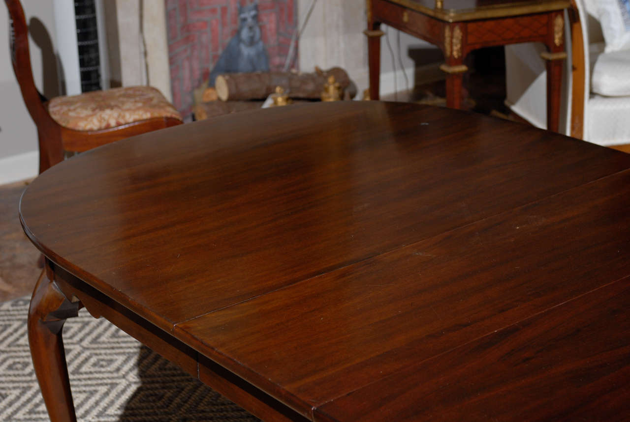 Walnut Queen Anne style Dining Table
