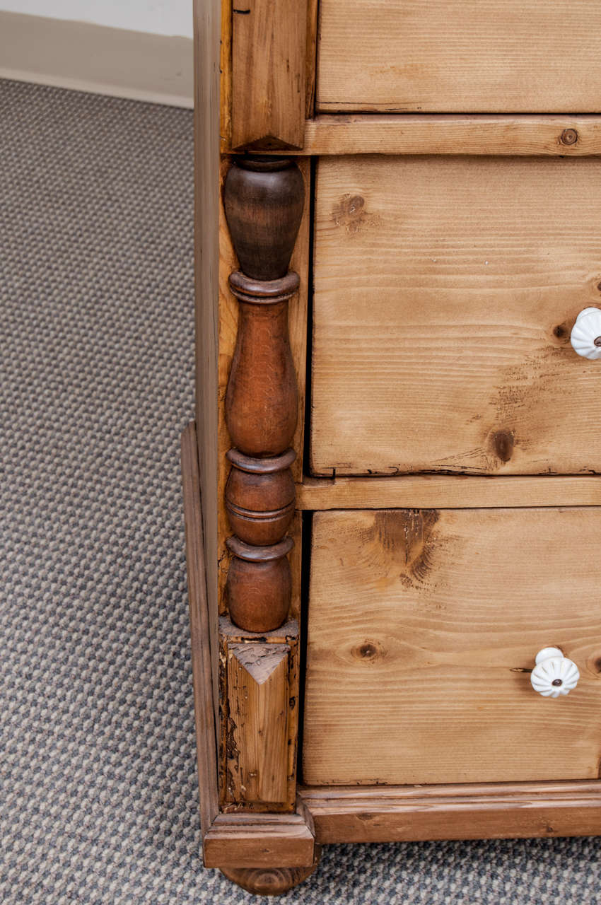 Pine Chest of Drawers In Excellent Condition In Baltimore, MD