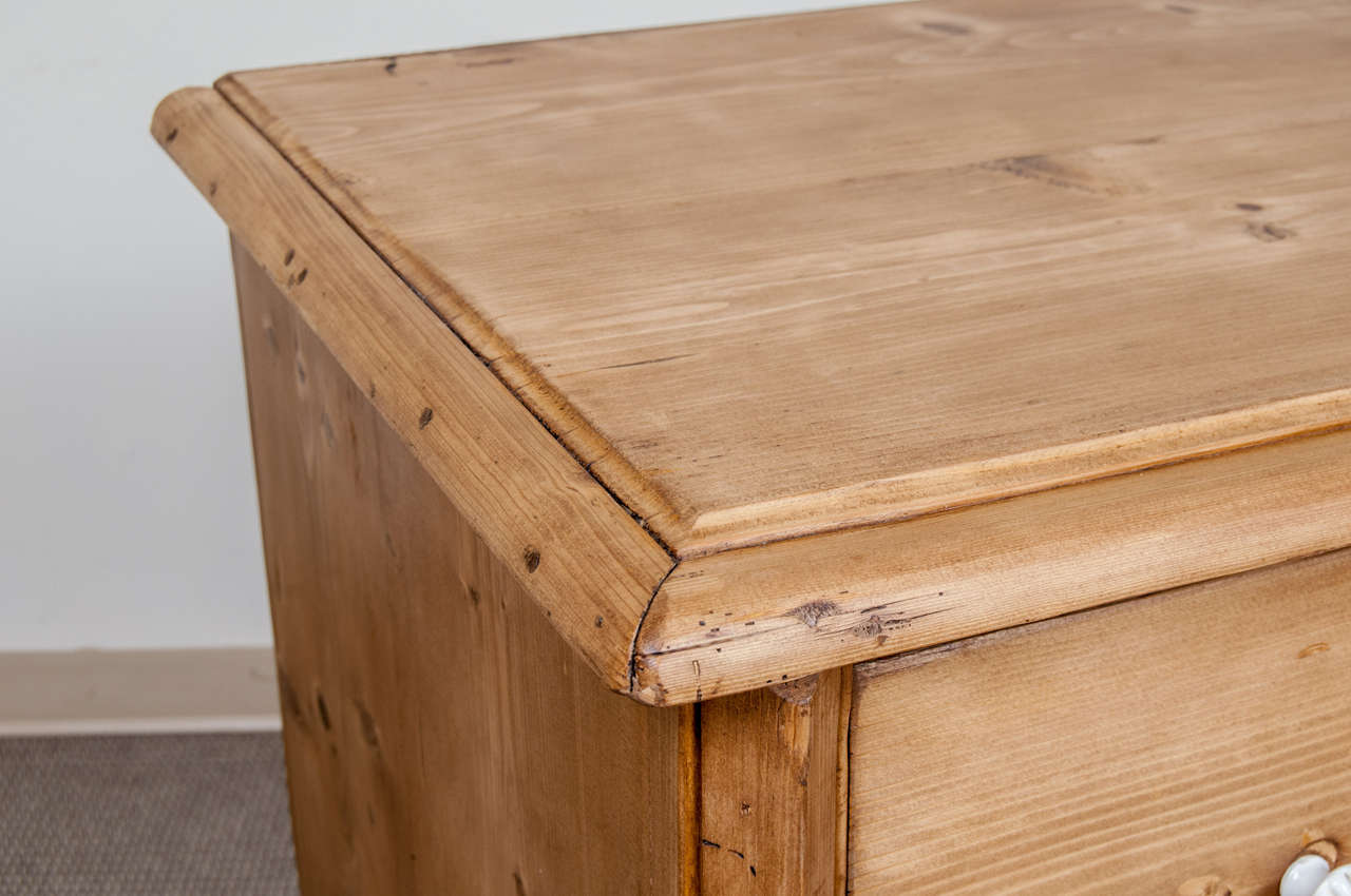 Pine Chest of Drawers 1