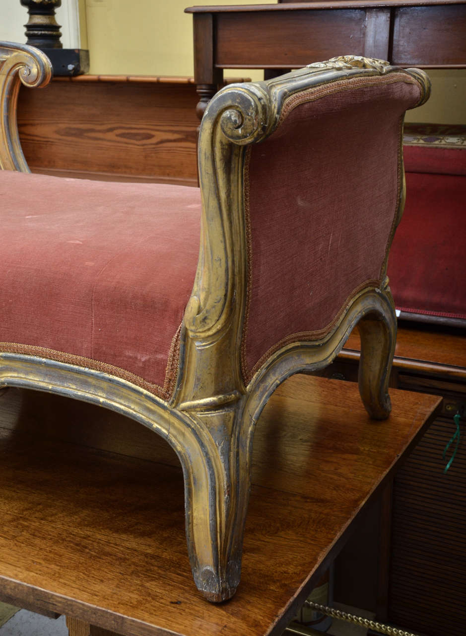 French Gilt Louis XV Style Chaise Longue In Good Condition In Southampton, NY