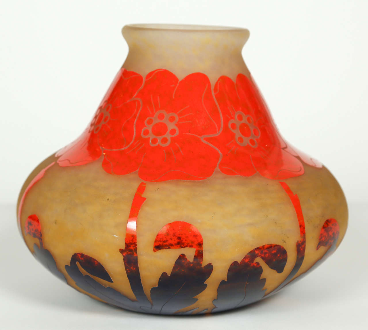 A colorful and large Art Deco cameo vase by Degué. The vase is comprised of a underlayer of frosted cloudy cream or peach glass with a top layer of deep cobalt blue transitioning to a bright reddish orange with the poppy decoration acid carved and