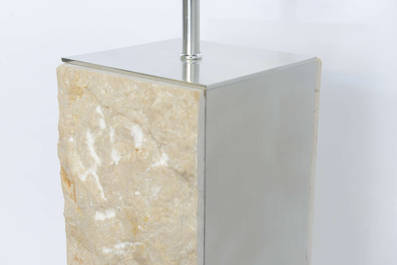 Modernist Rough Cut Marble and Polished Aluminium Architectural Pylon Table Lamp In Excellent Condition In Miami, FL