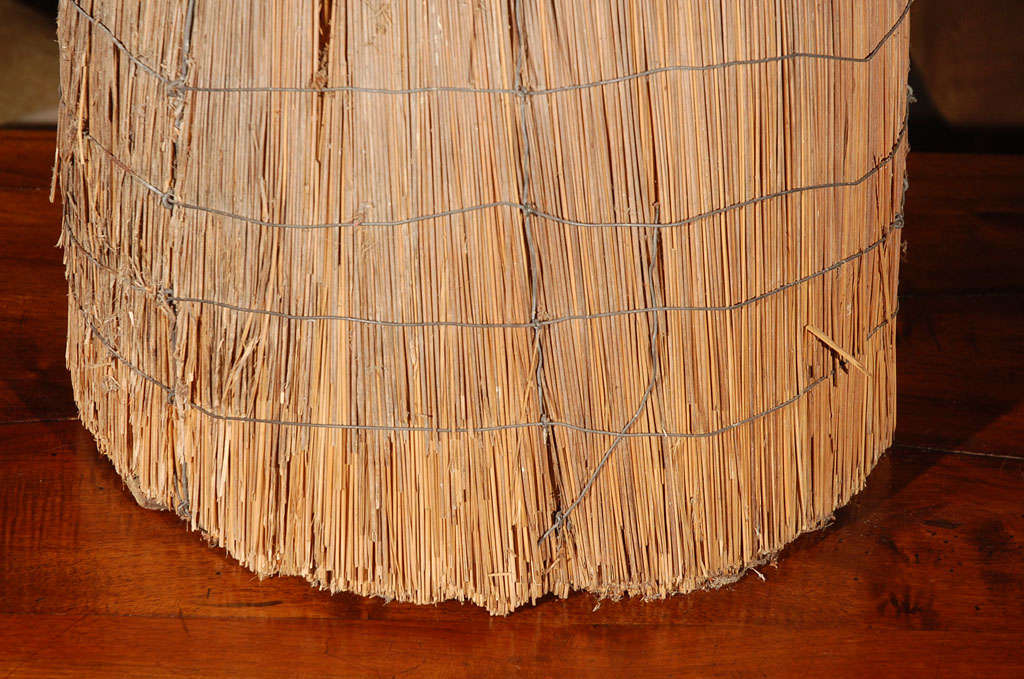 Handcrafted Thatched Beehive (Handgefertigt) im Angebot