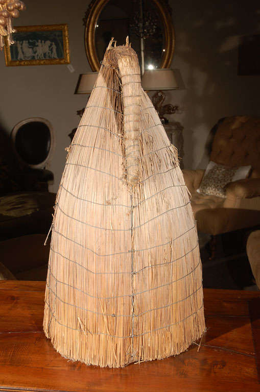 Handcrafted Thatched Beehive im Zustand „Gut“ im Angebot in Los Angeles, CA