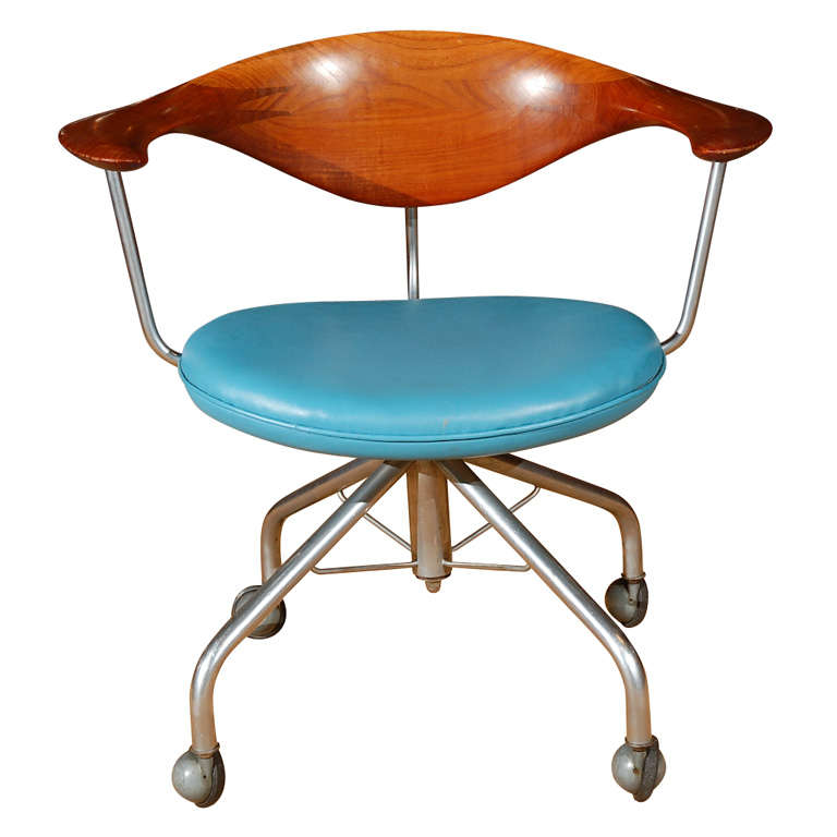 The Swivel Chair by Hans Wegner