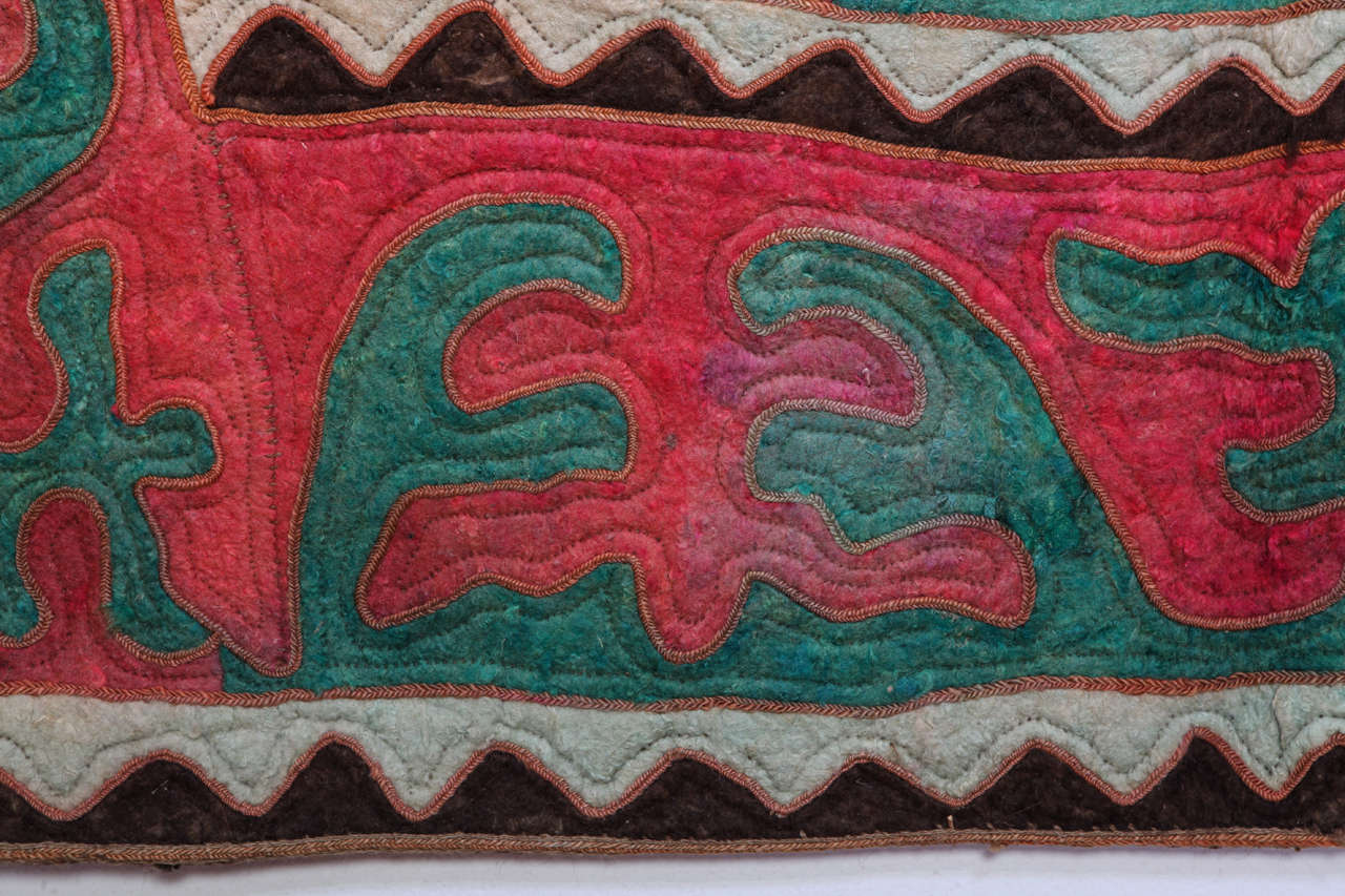 Vintage Central Asian Felt Rug, circa 1930 In Excellent Condition In Milan, IT