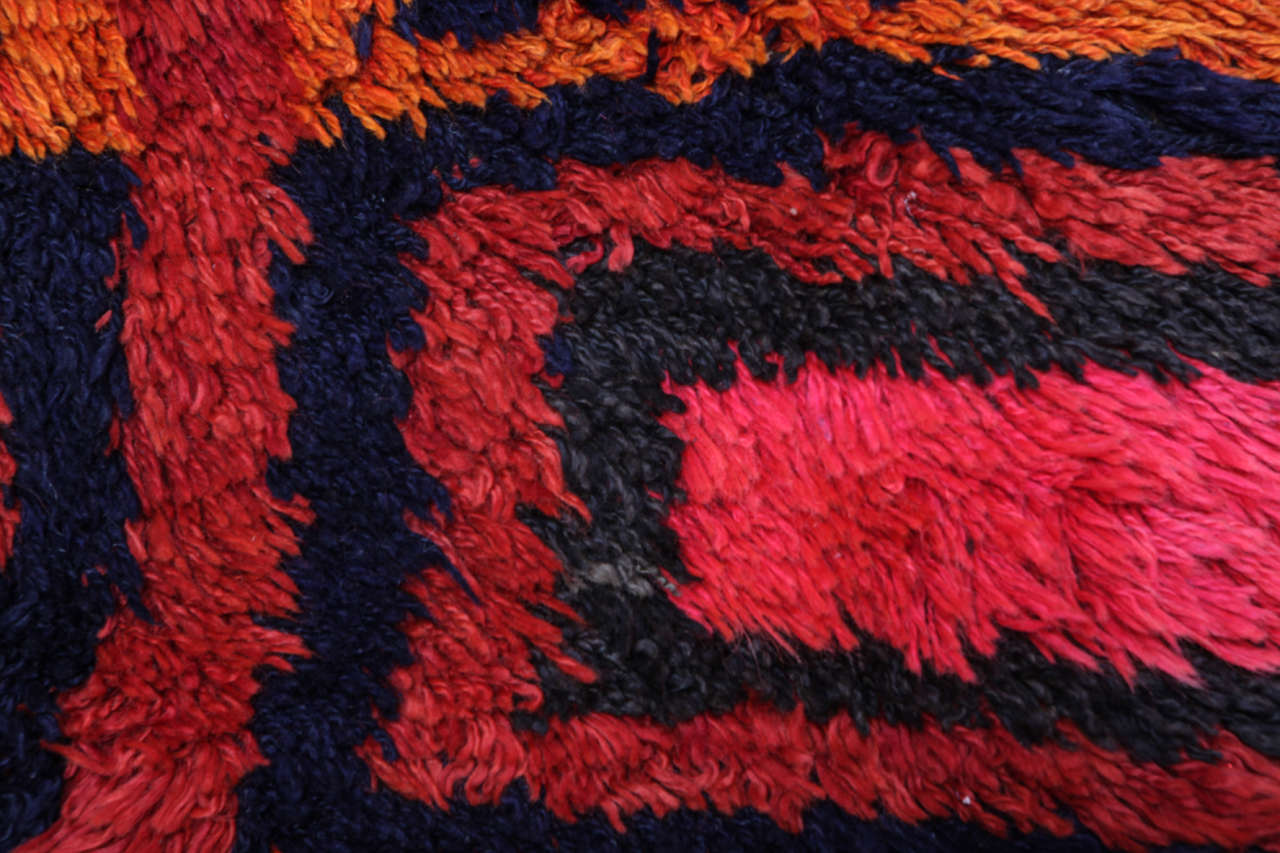 Vintage Kurdish Long Piled Tulu Rug In Excellent Condition In Milan, IT