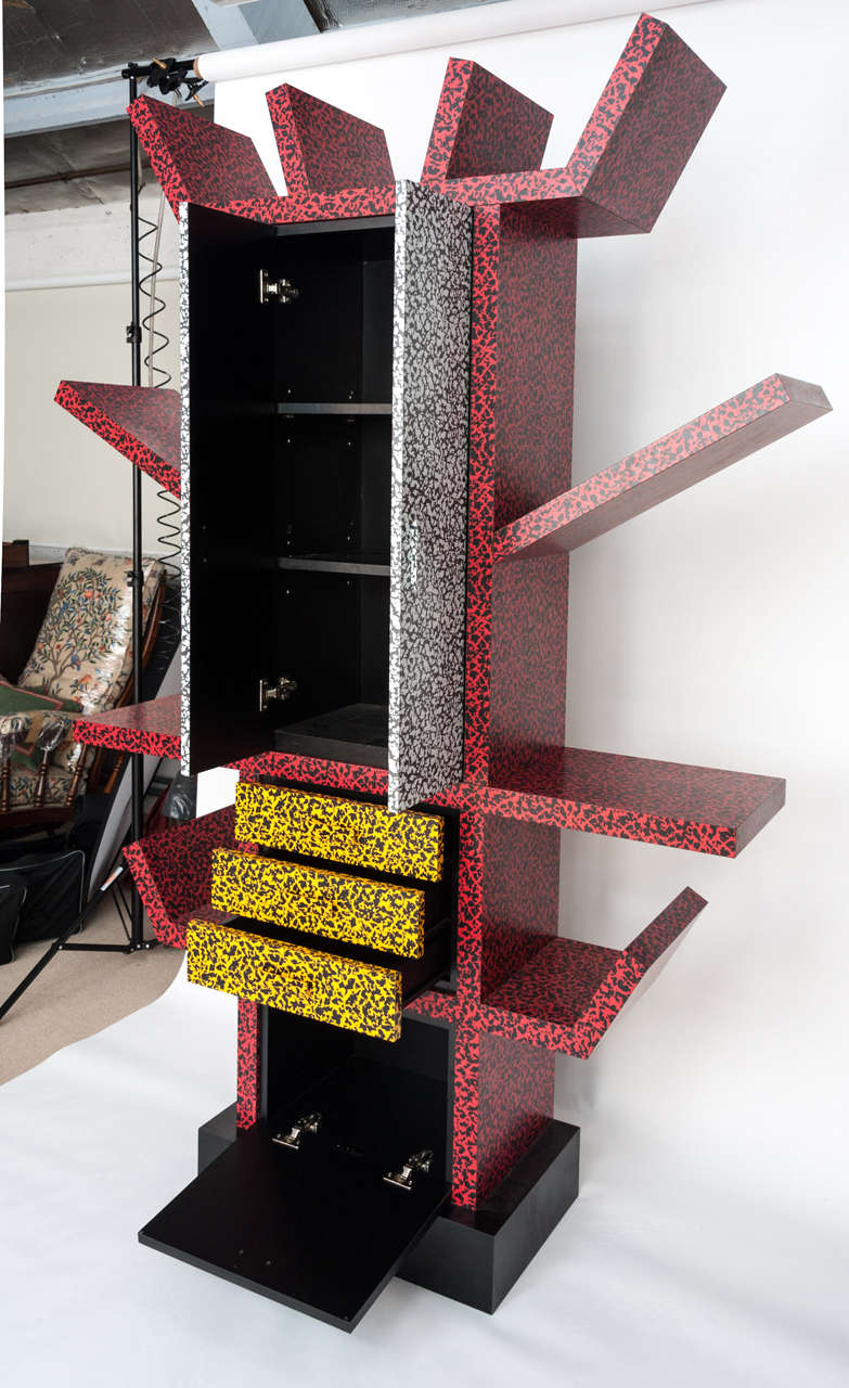 italien Bibliothèque « Casablanca » de Memphis conçue par Ettore Sottsass (1917-2007).