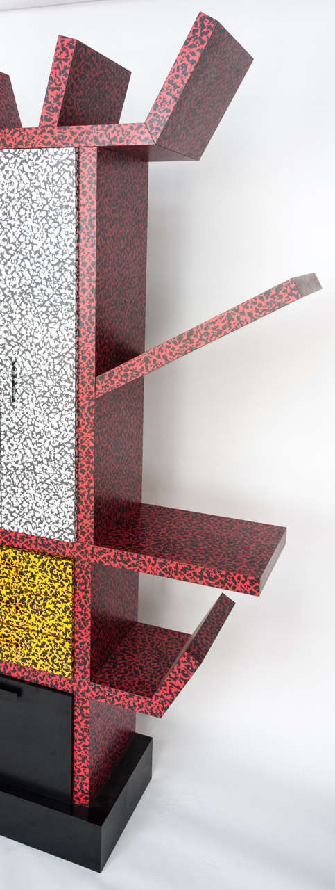 Bibliothèque « Casablanca » de Memphis conçue par Ettore Sottsass (1917-2007). Excellent état à Macclesfield, Cheshire
