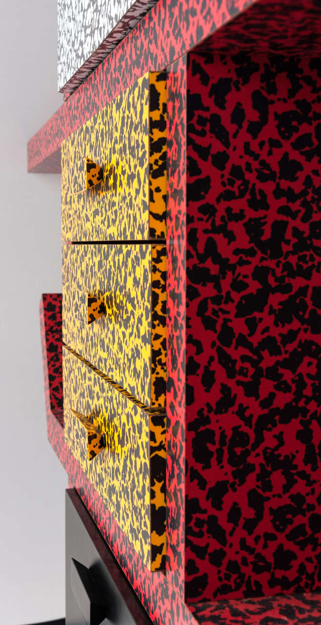 Bibliothèque « Casablanca » de Memphis conçue par Ettore Sottsass (1917-2007). 1
