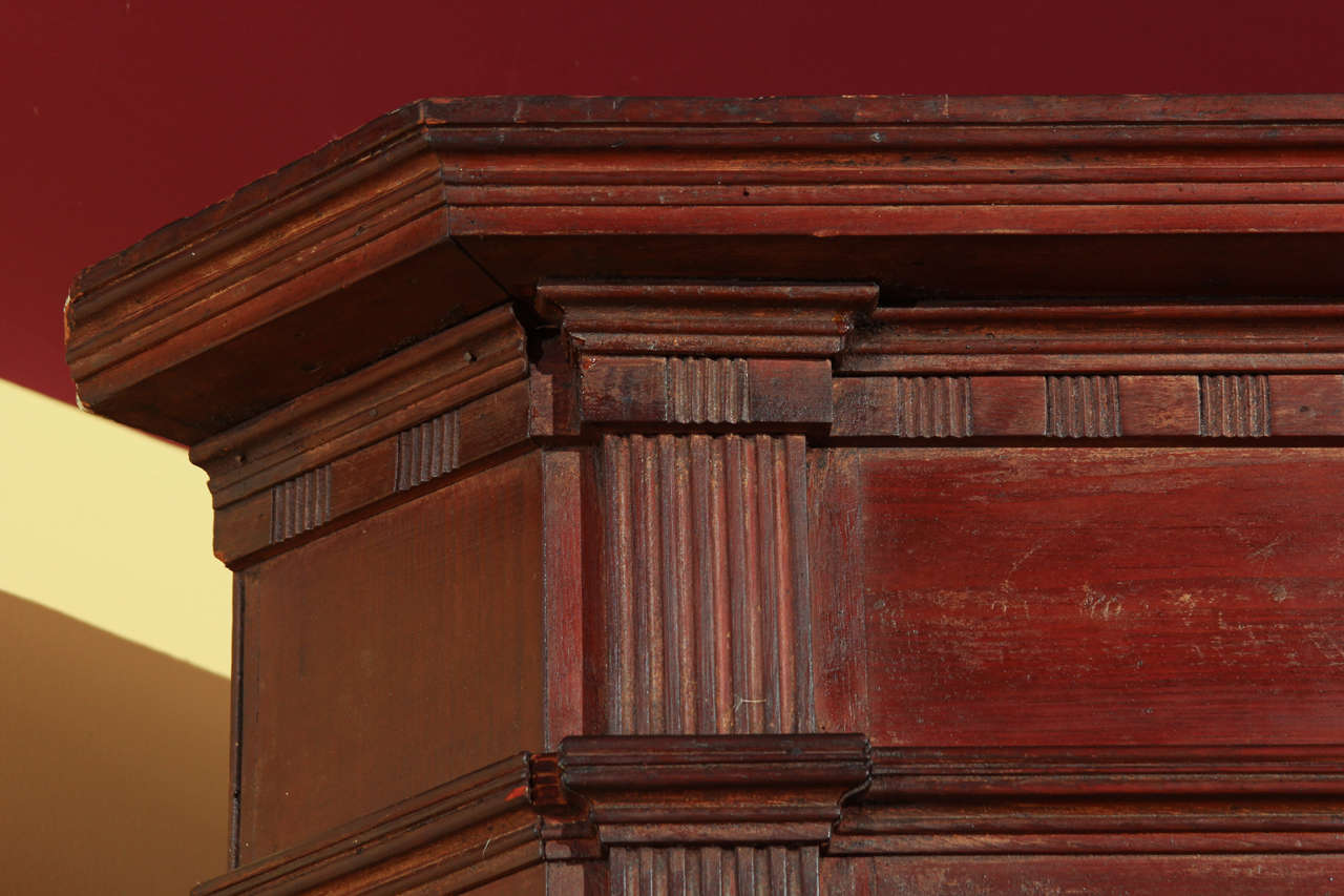 American 18th Century Corner Cupboard In Good Condition For Sale In Kirkland, WA