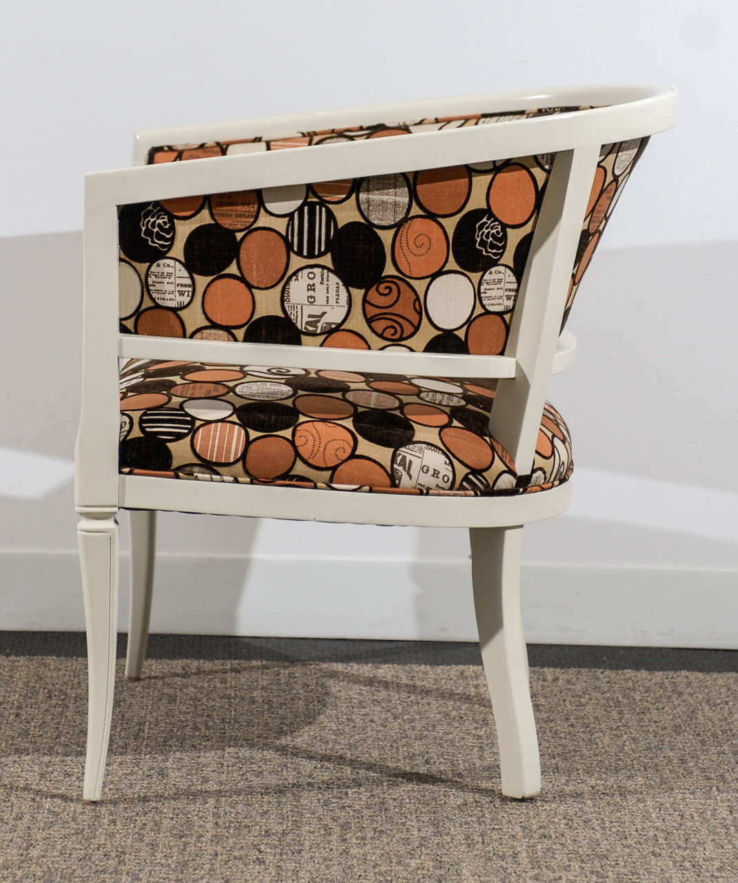 Paar Baker-Sessel im Vintage-Stil mit Fassrückenlehne in cremefarbenem Lack (Holz) im Angebot