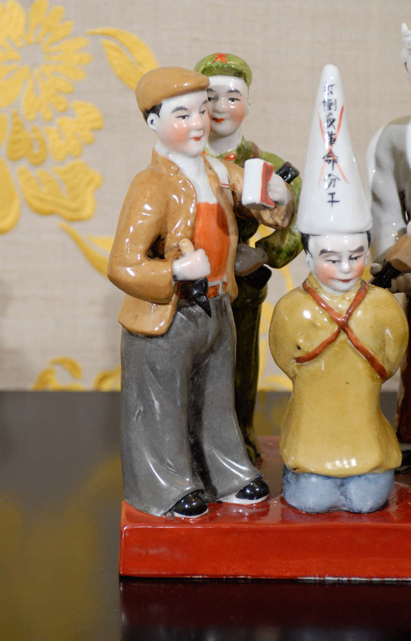 Chinese Figures in Porcelain Circa 1950 In Excellent Condition For Sale In Atlanta, GA