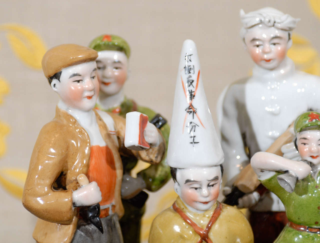 Chinese Figures in Porcelain Circa 1950 For Sale 4
